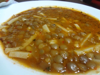 Yeşil Mercimekli Erişte Çorbası Tarifi ve Malzemeleri Yeşil Mercimekli Erişte Çorbası Tarifi ve Malzemeleri